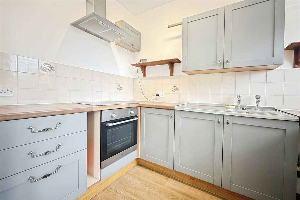 Property photo 3 of 6 Kitchen