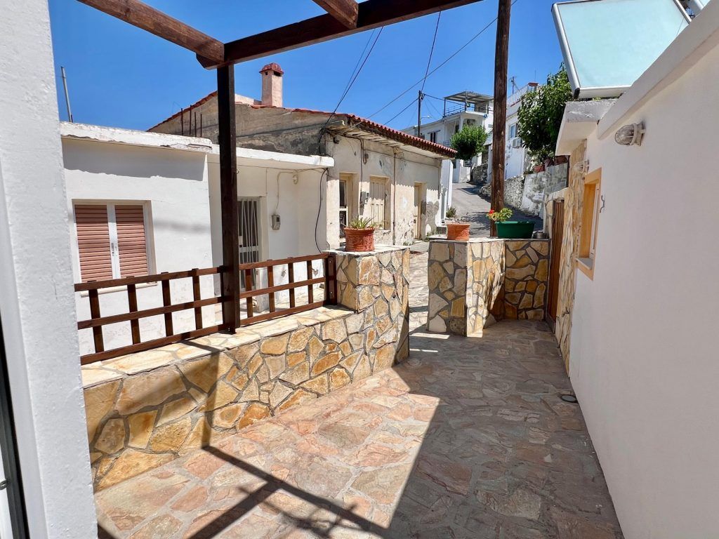 Property photo 2 of 28