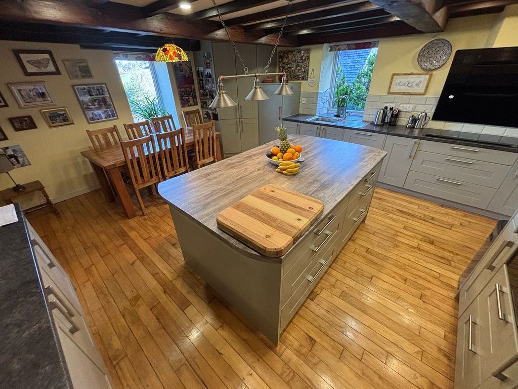 Property photo 3 of 35