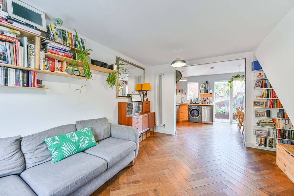 Property photo 3 of 27