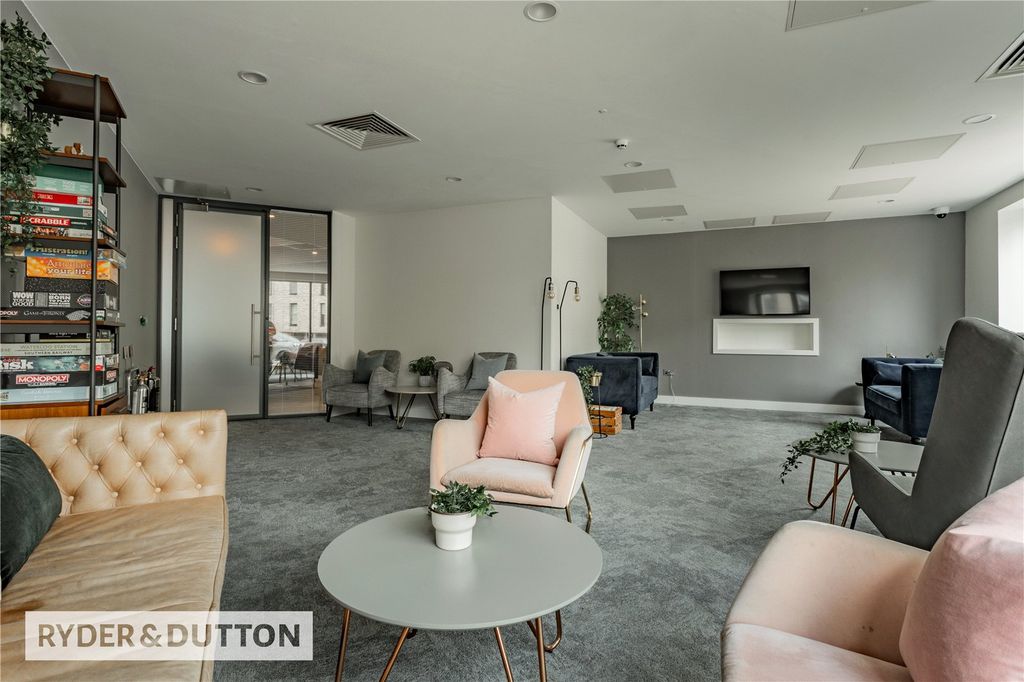 Property photo 1 of 20 Communal Area