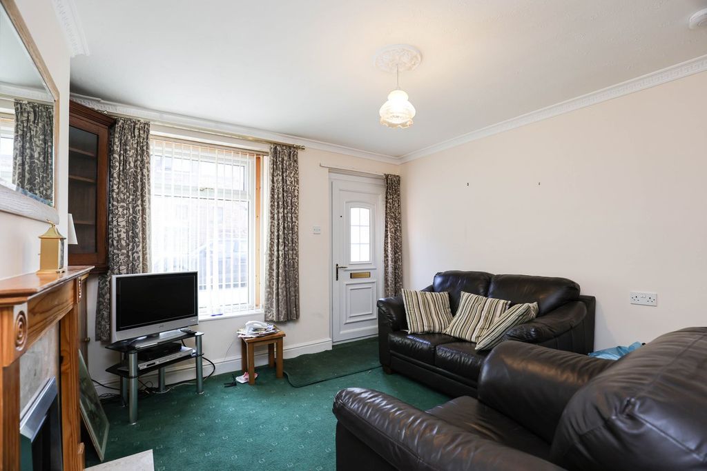 Property photo 2 of 11 Lounge