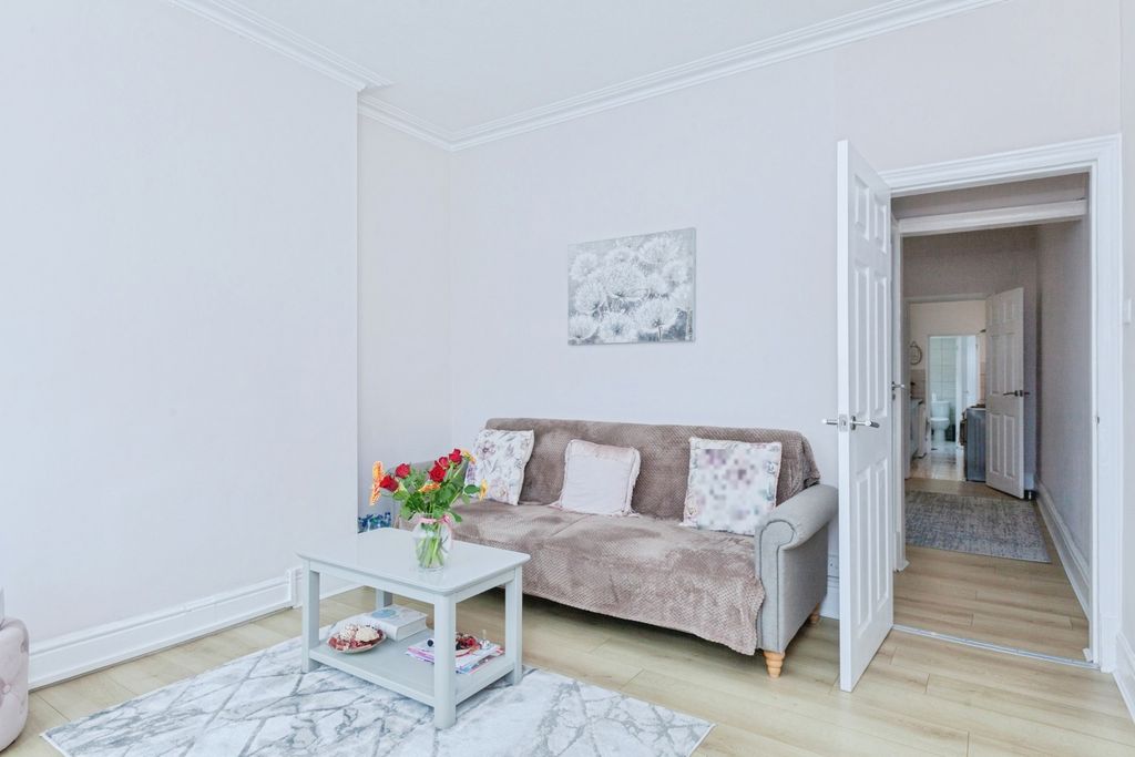 Property photo 3 of 18 Pbox-Img.Jpg
