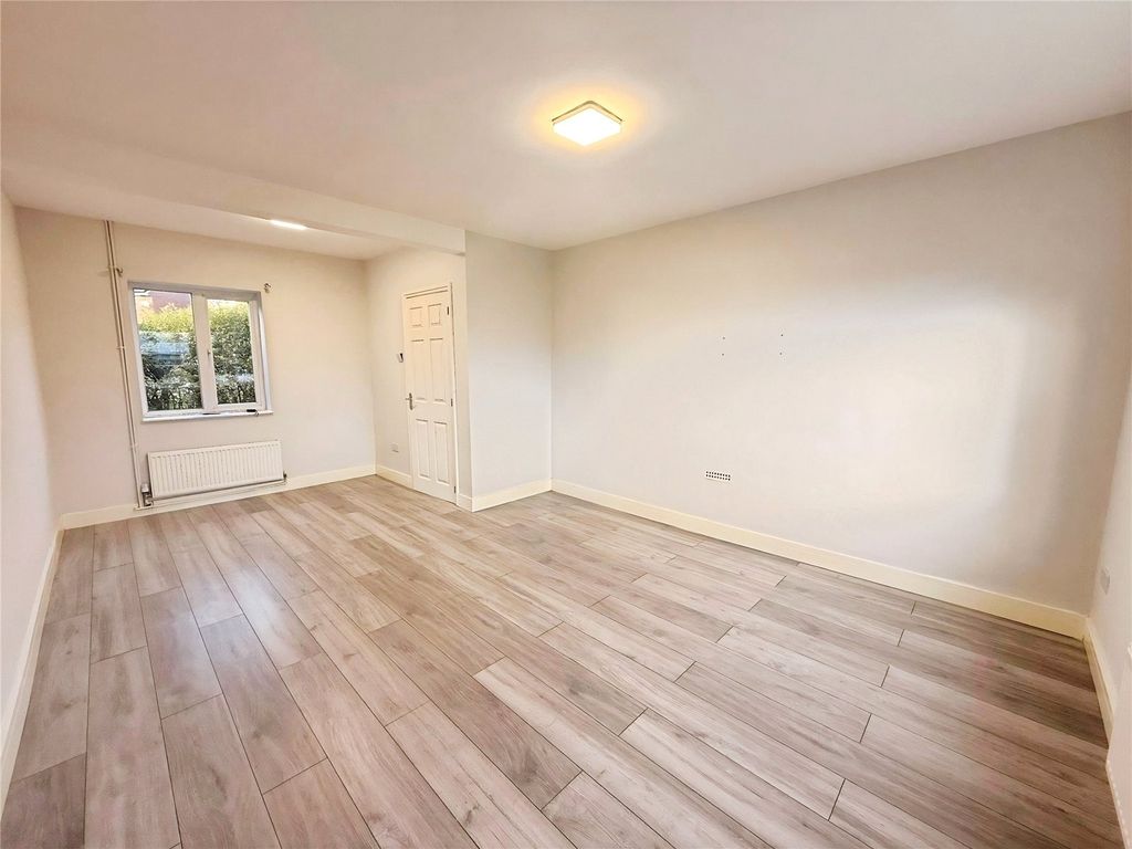 Property photo 2 of 13 Lounge