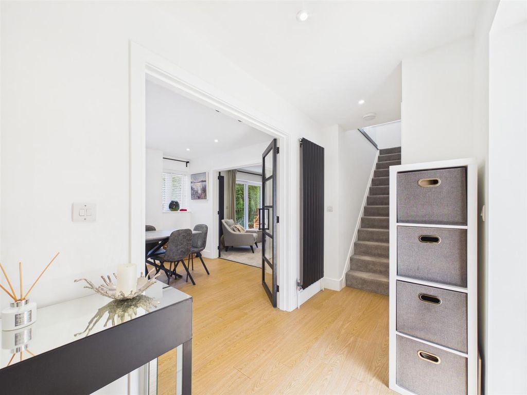Property photo 3 of 23 Entrance Hall