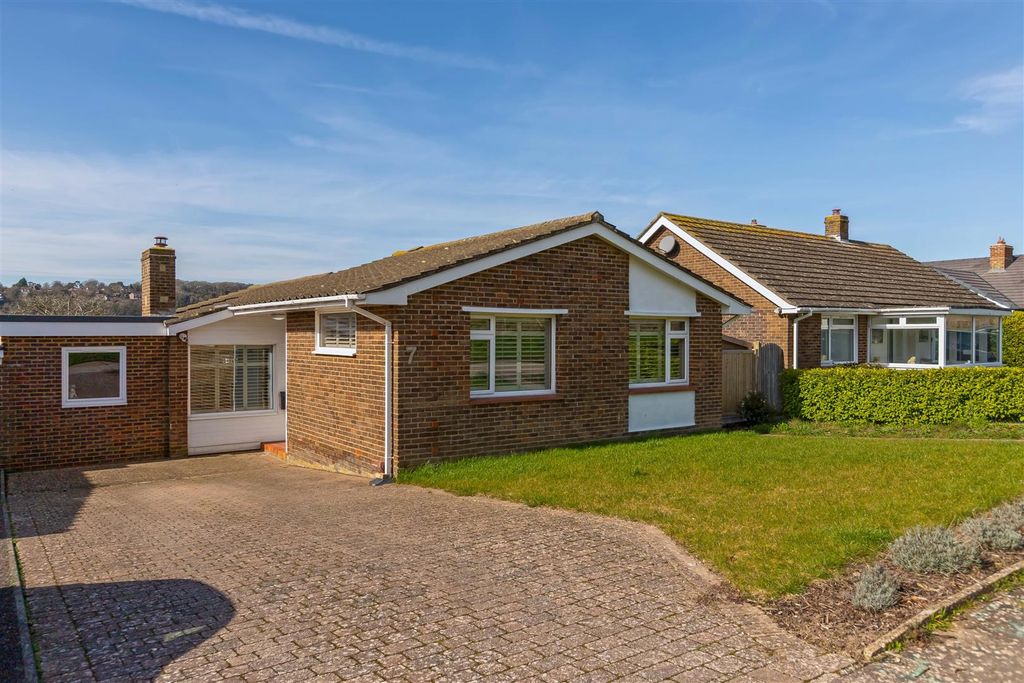 Property photo 1 of 20 Shepherds Mead_24.Jpg