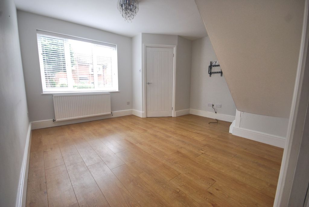 Property photo 2 of 8 4814251