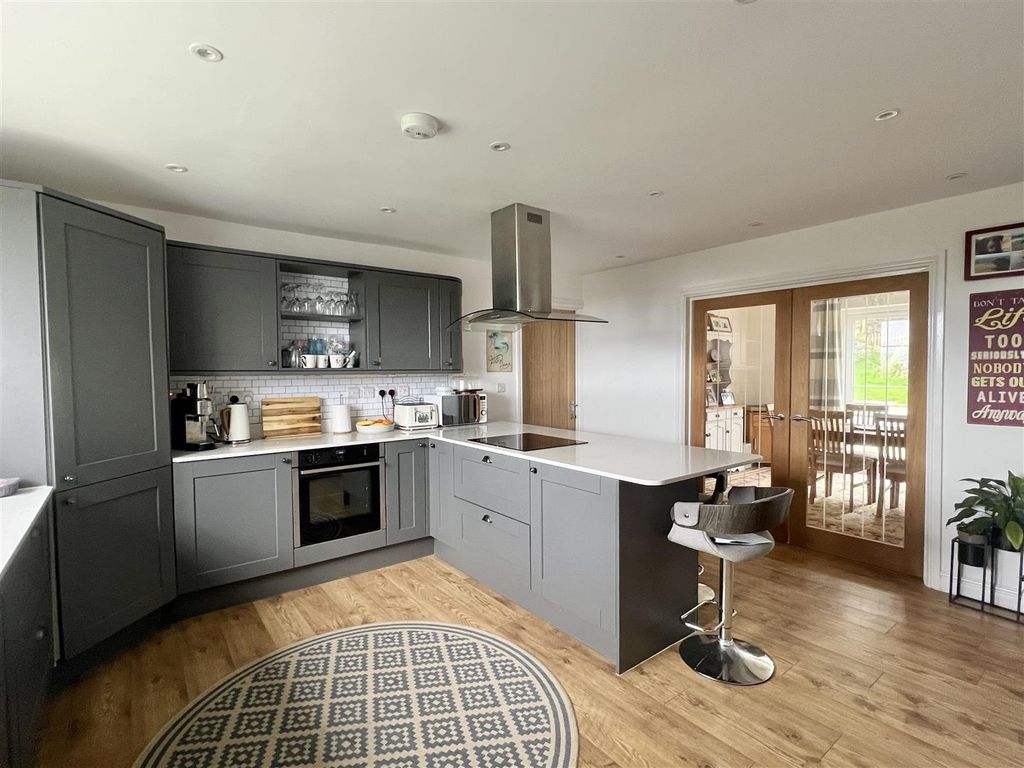 Property photo 3 of 30 Kitchen