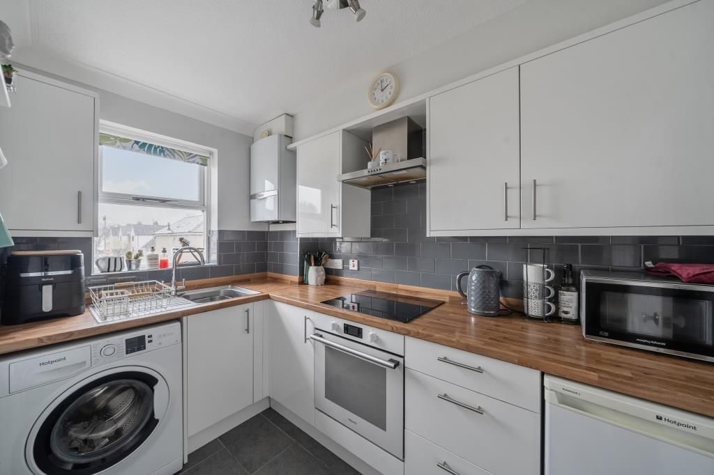 Property photo 3 of 9 Kitchen