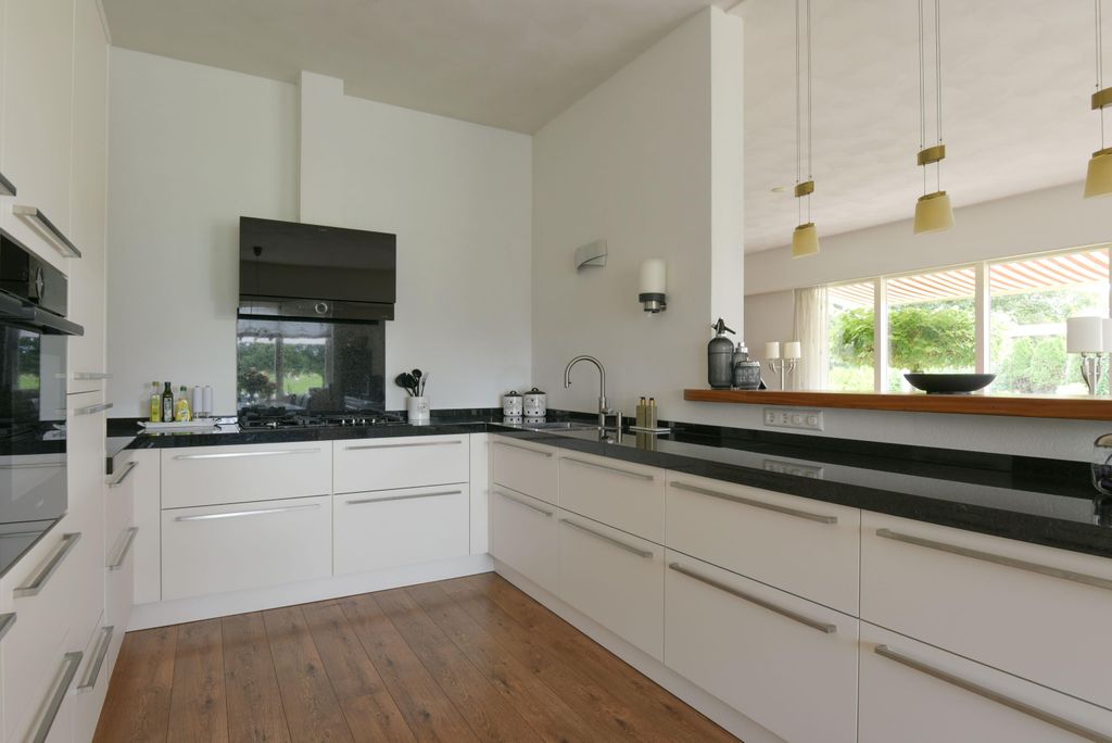 Property photo 2 of 39