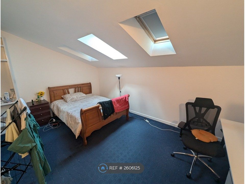 Property photo 1 of 34 Room One