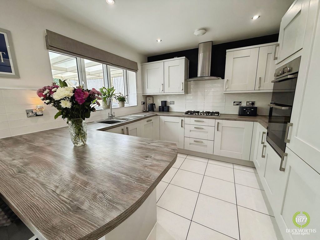 Property photo 2 of 48