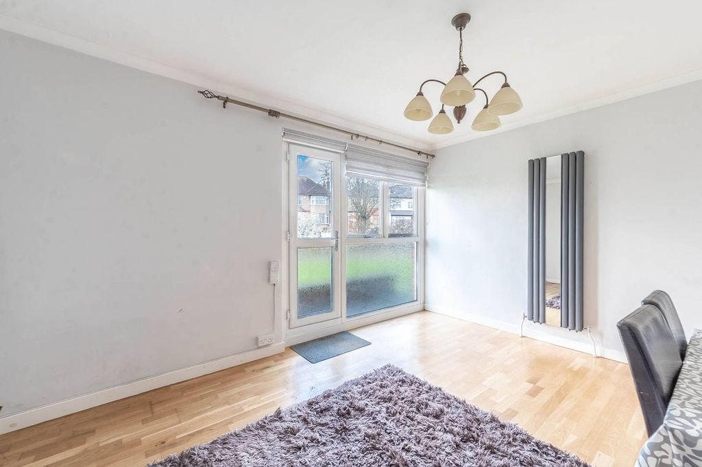 Property photo 2 of 8