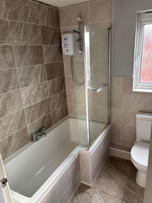 Property photo 3 of 11 Bathroom