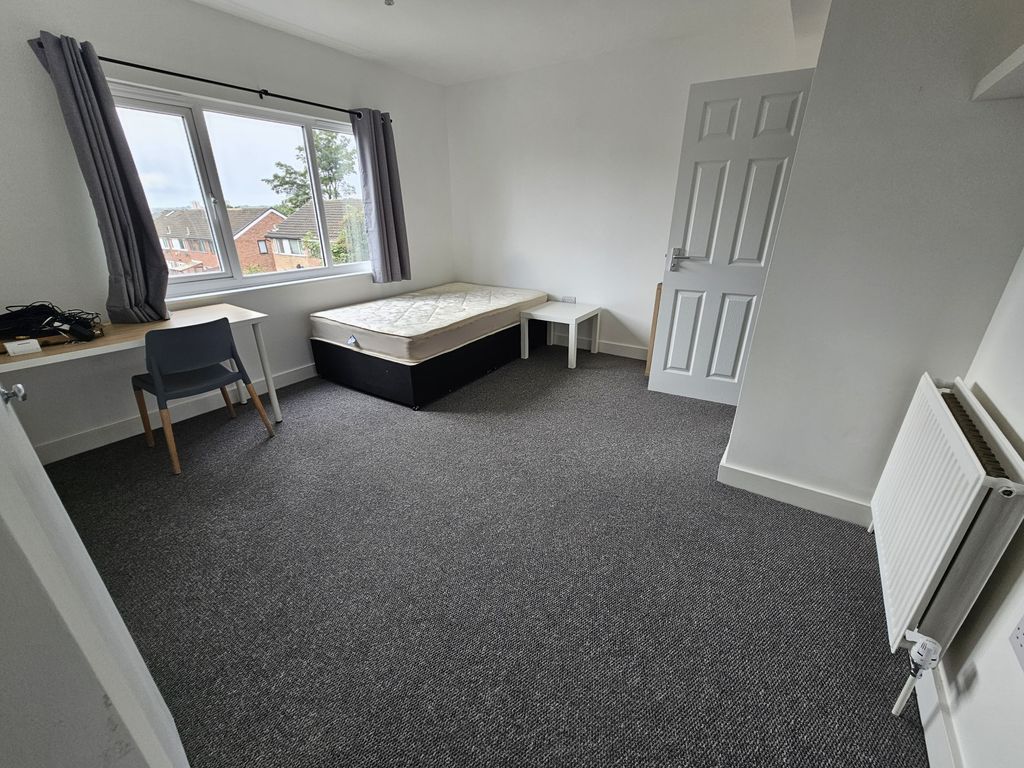 Property photo 1 of 18 A Spacious, Bright Bedroom Featuring A Large Windo...