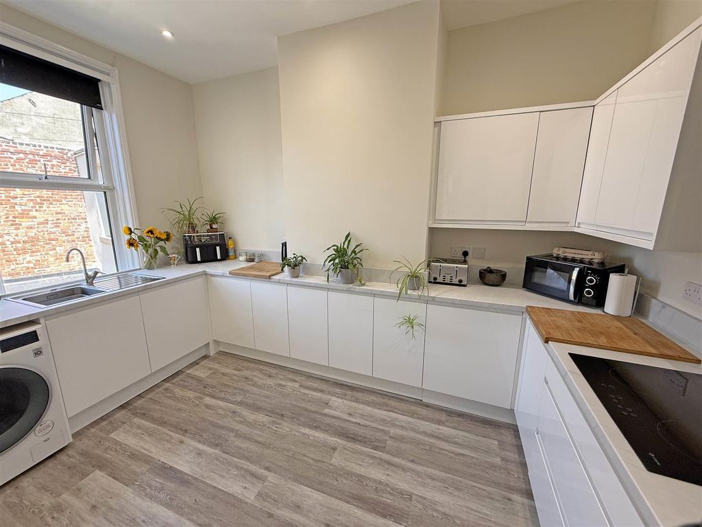 Property photo 3 of 8 Kitchen.Jpg