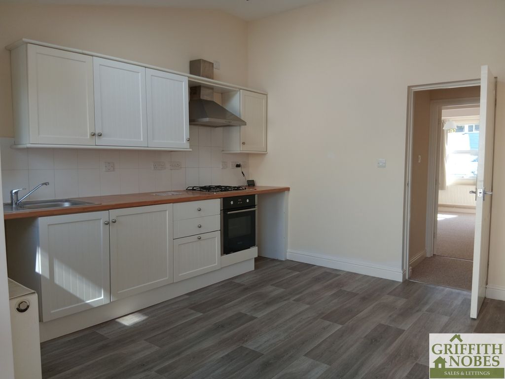 Property photo 2 of 15 Kitchen.