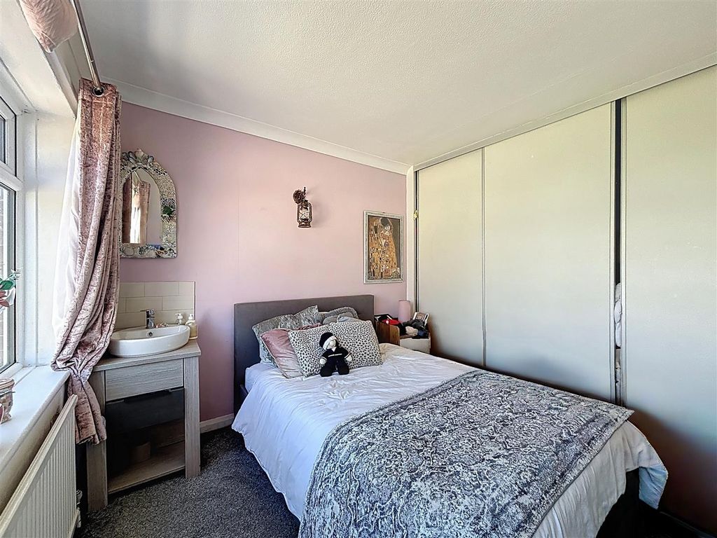 Property photo 3 of 19 Bedroom 3