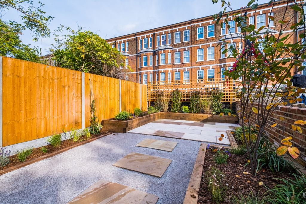 Property photo 3 of 8 Ringcroft Street