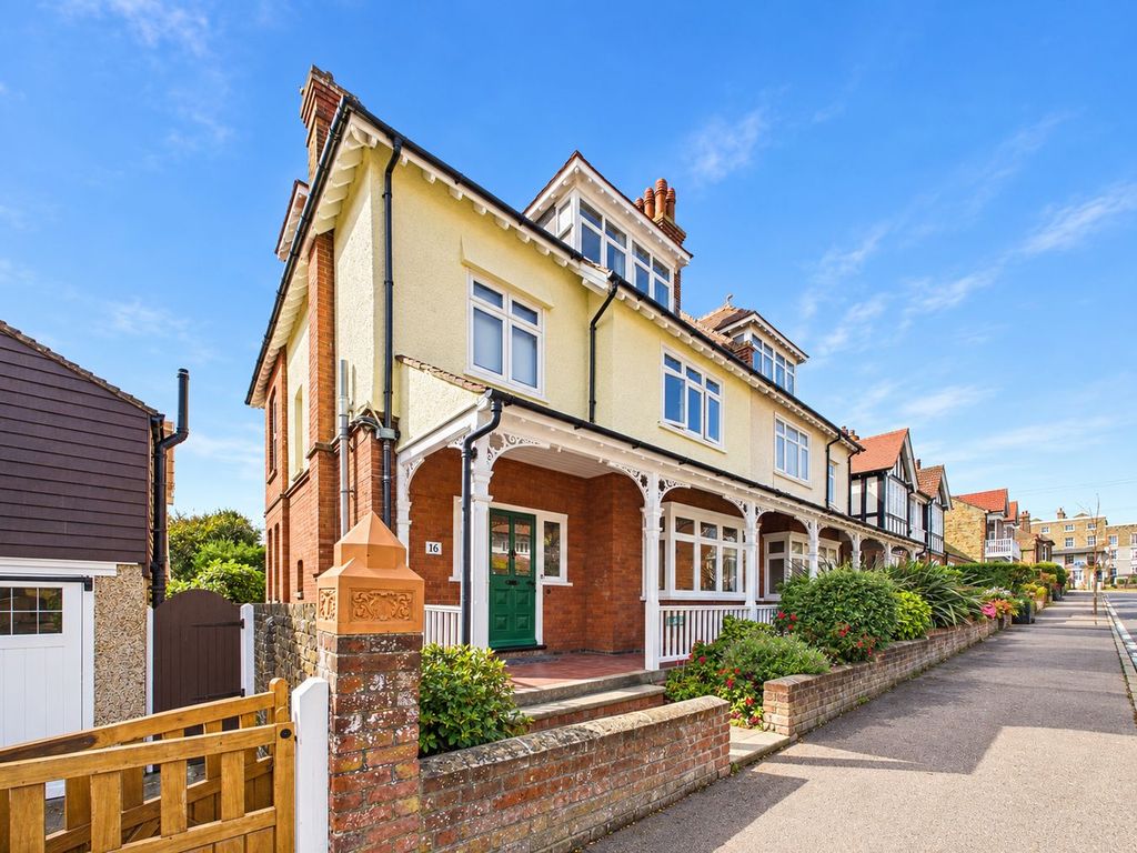 Property photo 1 of 37