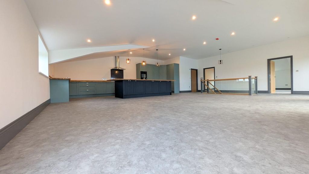 Property photo 3 of 15 Image