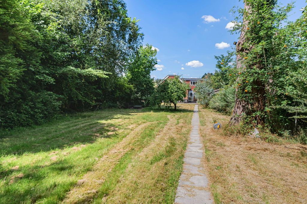 Property photo 3 of 23 Garden