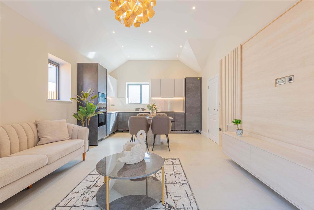 Property photo 3 of 14 CC1A5265-Hdr.Jpg
