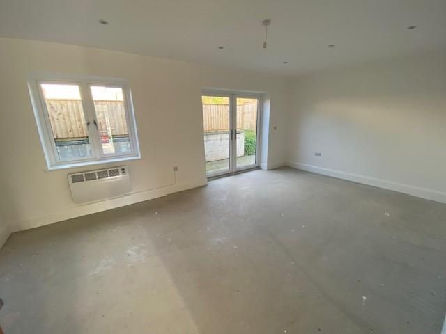 Property photo 3 of 11 Living Room