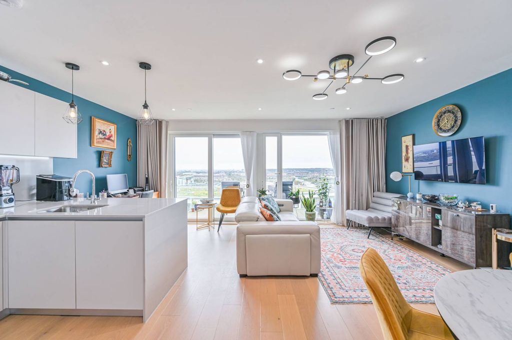 Property photo 2 of 25