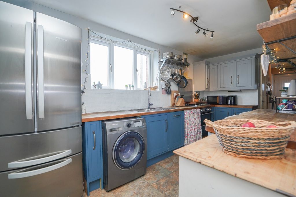 Property photo 3 of 24 Kitchen