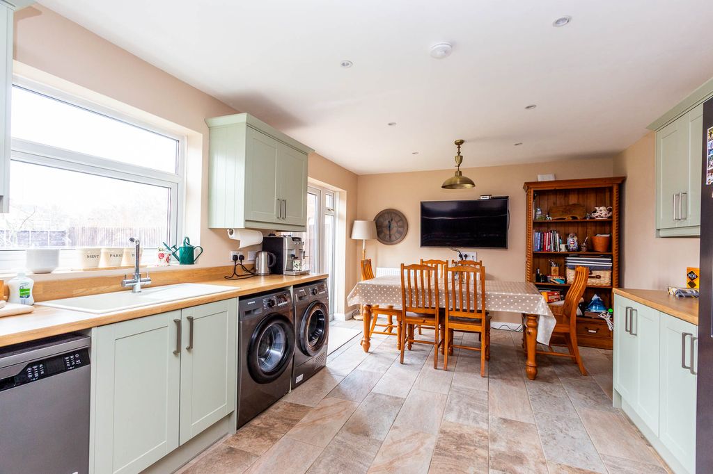Property photo 2 of 12 Kitchen/Dining Room