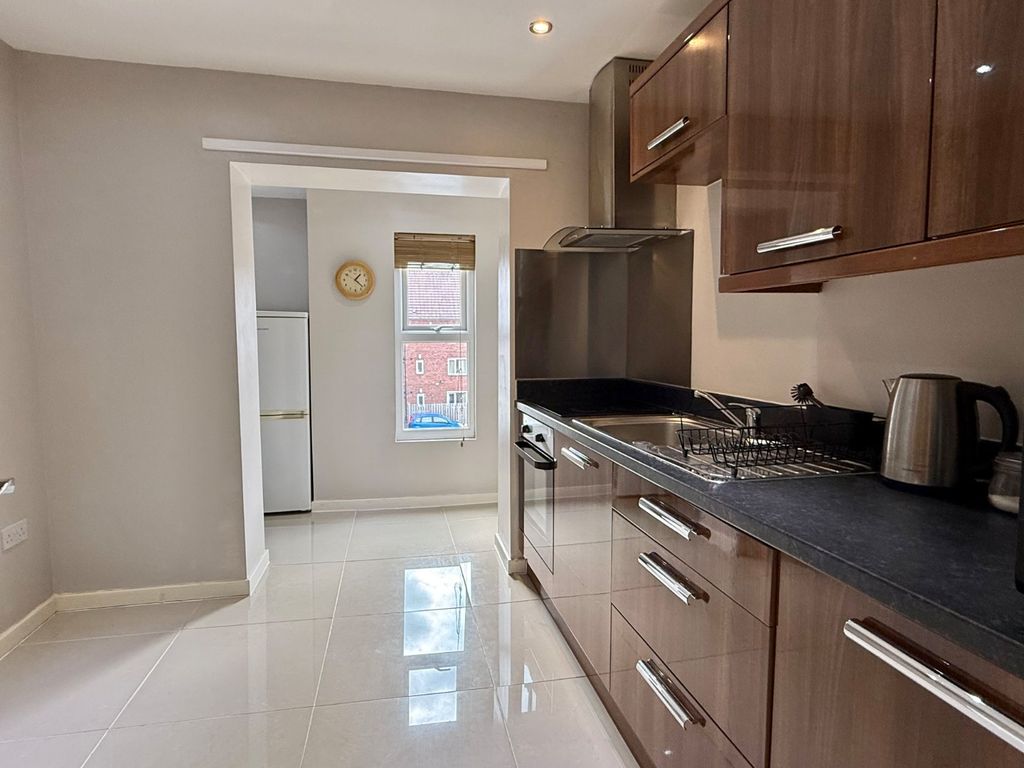 Property photo 2 of 12 Kitchen