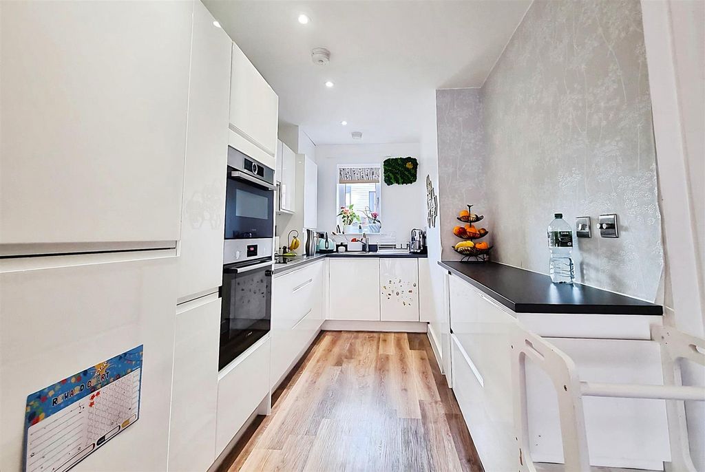 Property photo 3 of 17 1692A563-Photo-2025-09-18-18-03-37 20 281 29.Jpg