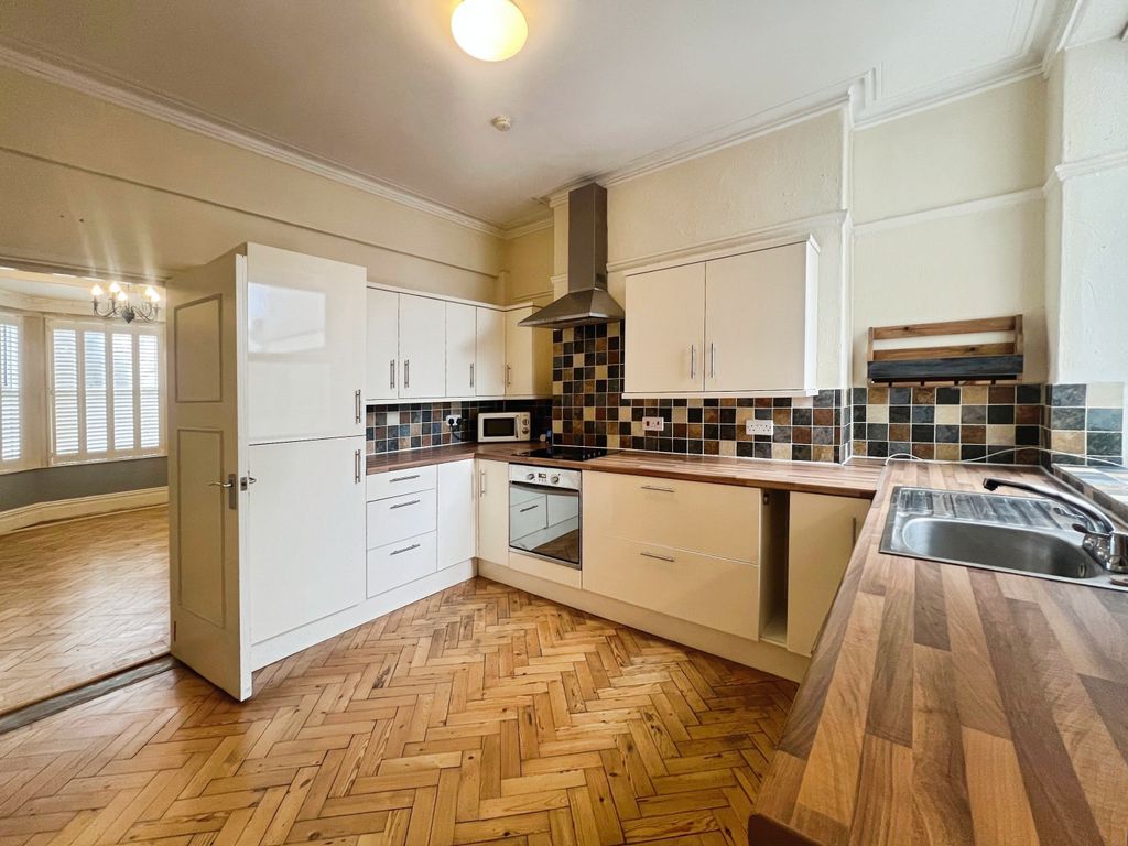 Property photo 2 of 5 Kitchen