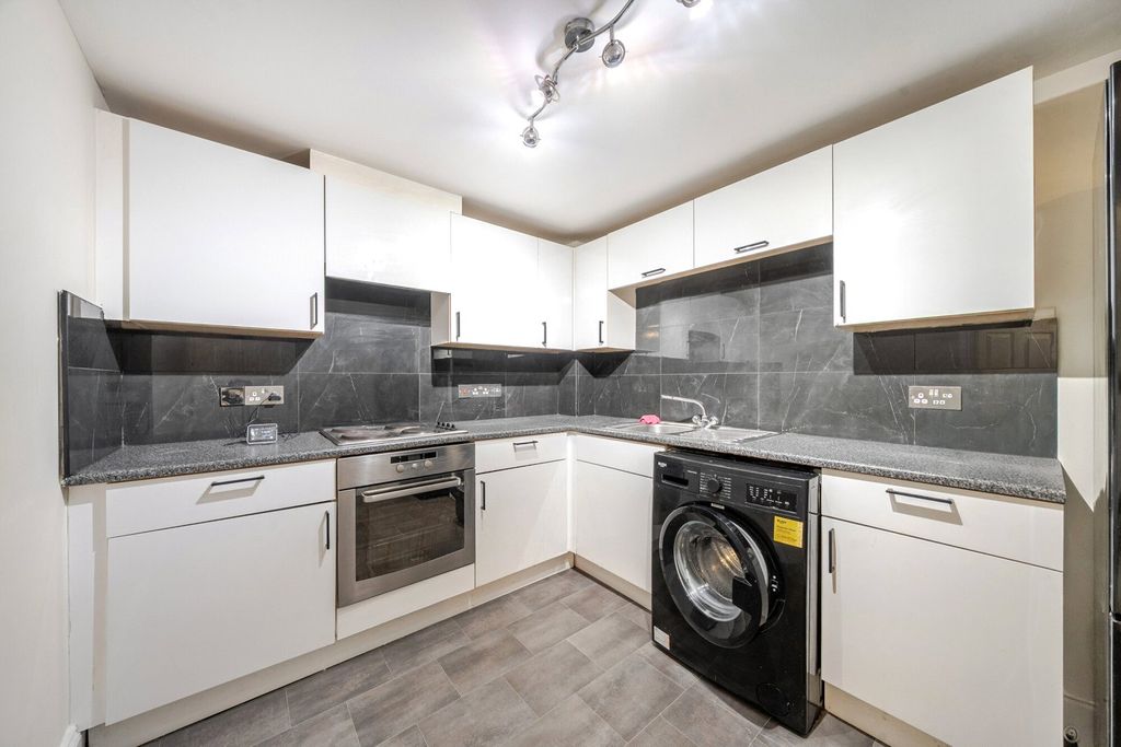 Property photo 2 of 16 1467481-7-6A1804d...