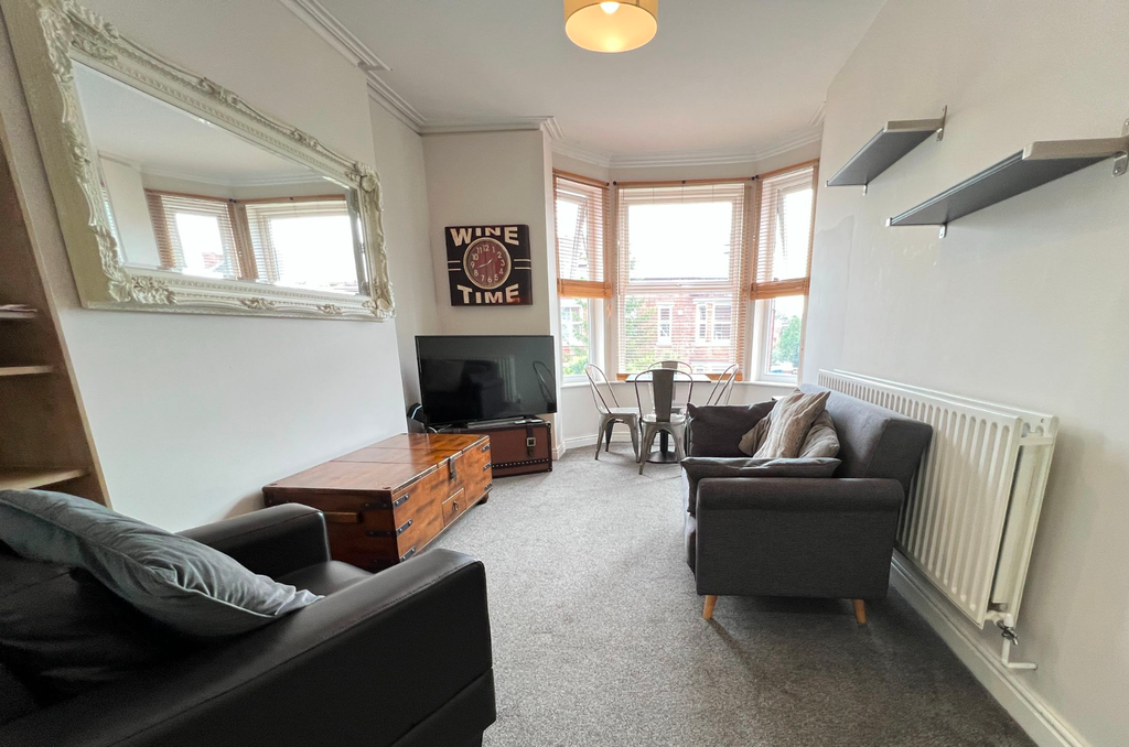 Property photo 3 of 11 Flat 4 2