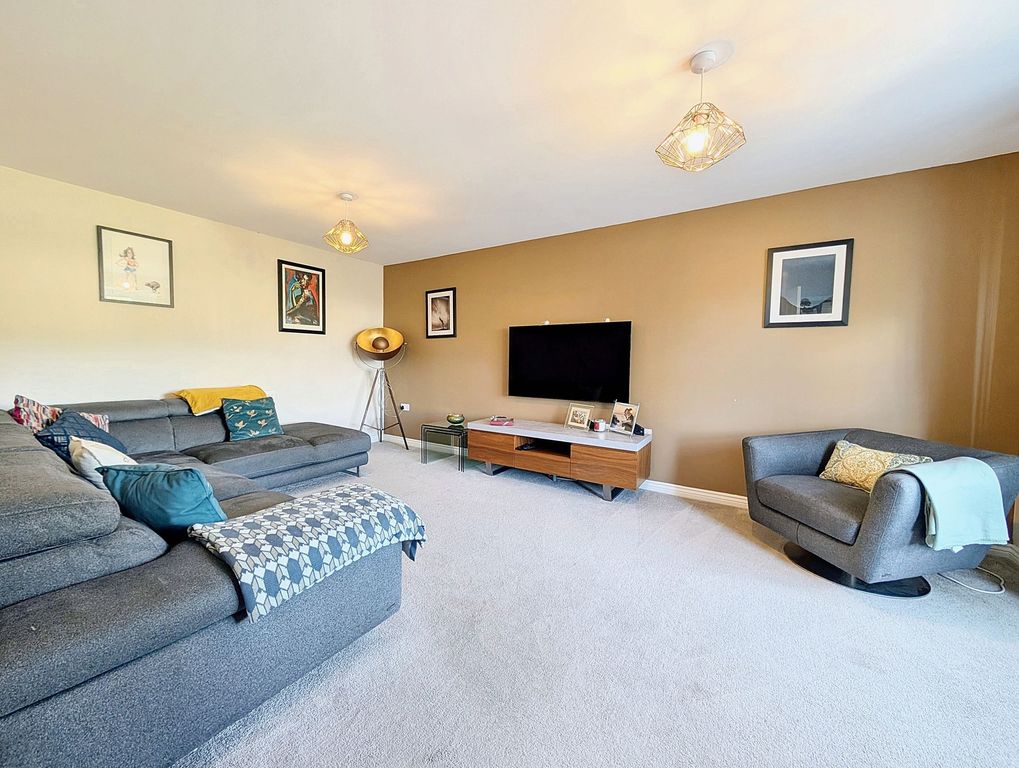 Property photo 3 of 34