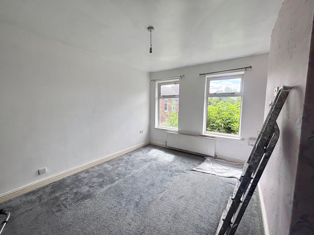 Property photo 1 of 5 Living Room