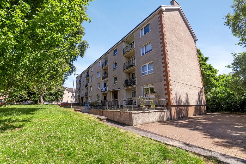 Property photo 1 of 18 6-Web-Or-Mls-8 Dodside Gardens_27