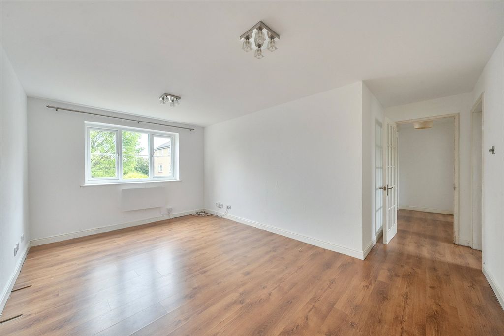 Property photo 3 of 10 Picture No. 12