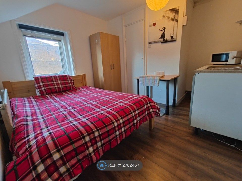 Property photo 2 of 17 Double En Suite (Room 15)