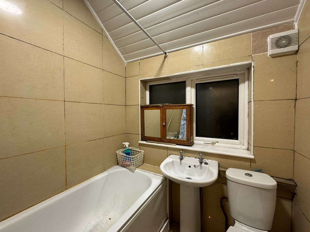 Property photo 3 of 9 Bridgewater Road Wembley Ha0 (3)