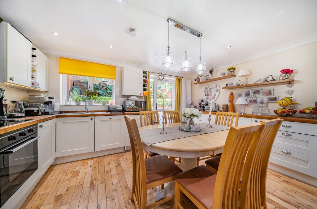 Property photo 2 of 22 1355802-17-68cd7F...