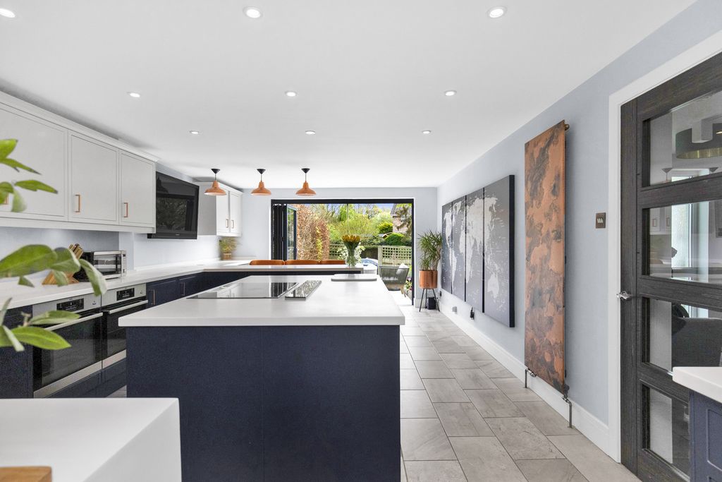 Property photo 2 of 25