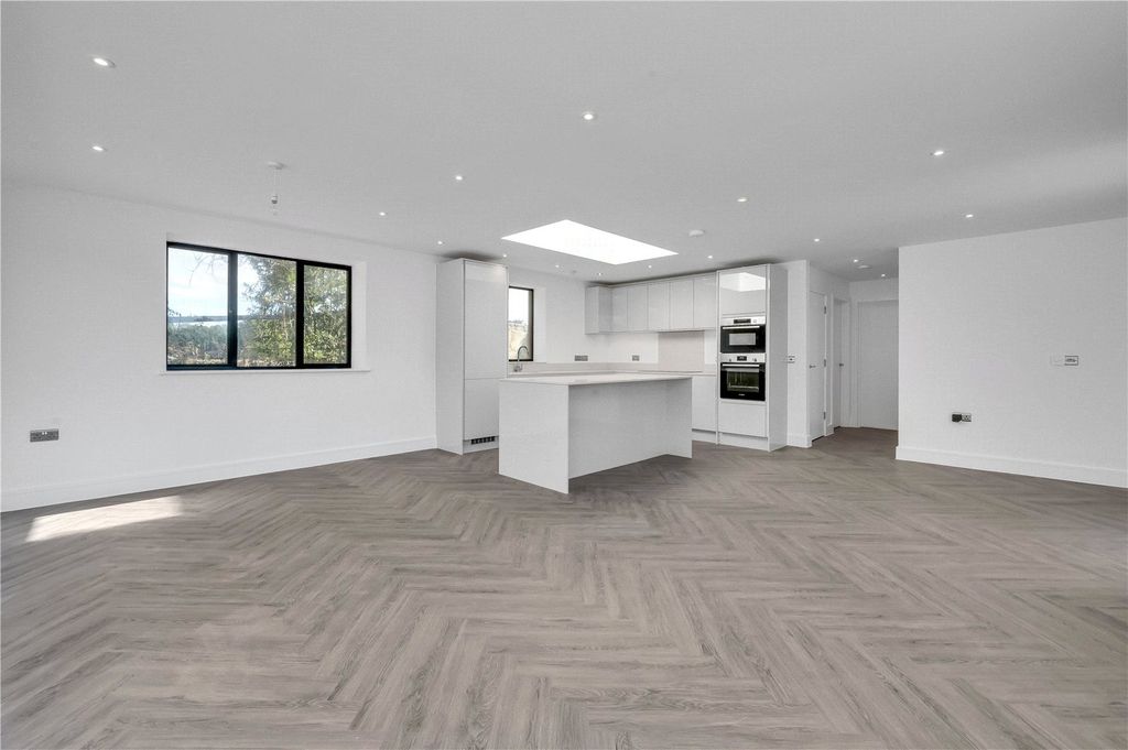 Property photo 3 of 16 Open Plan