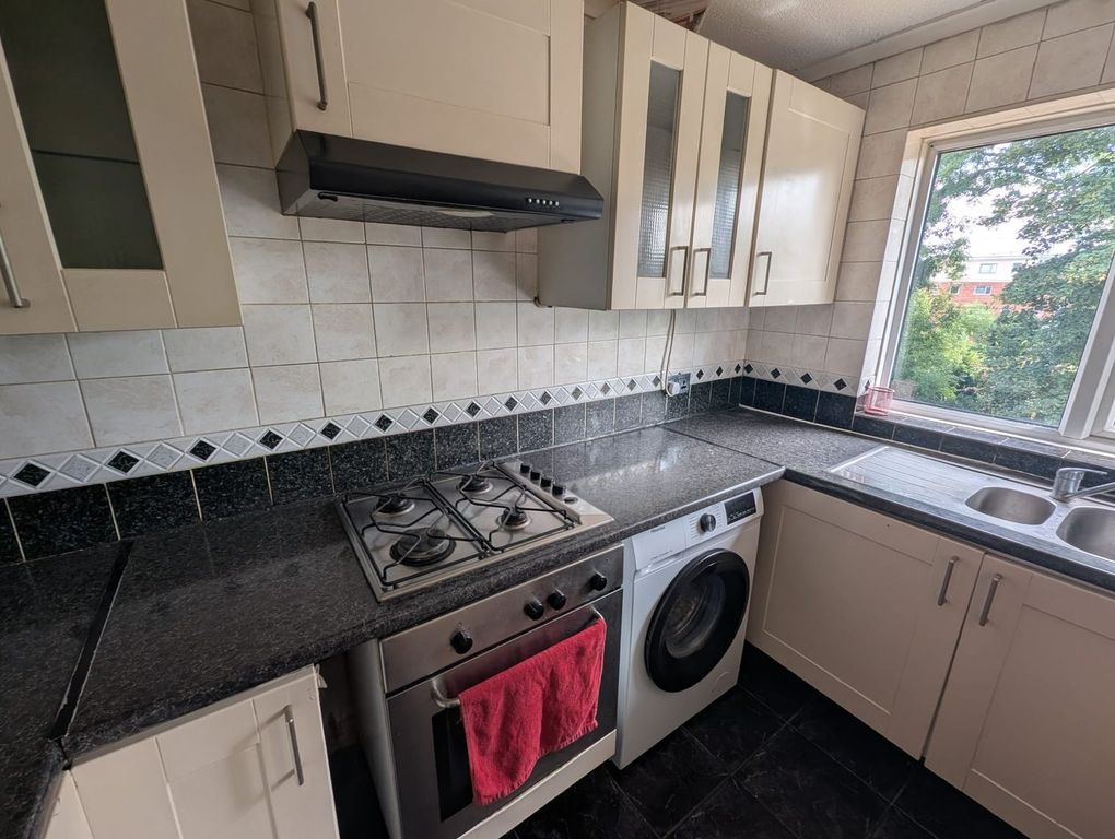 Property photo 2 of 7 Kitchen