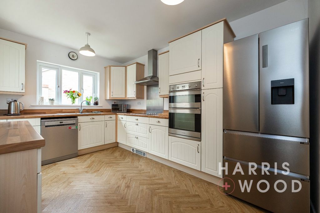 Property photo 2 of 39 4580384