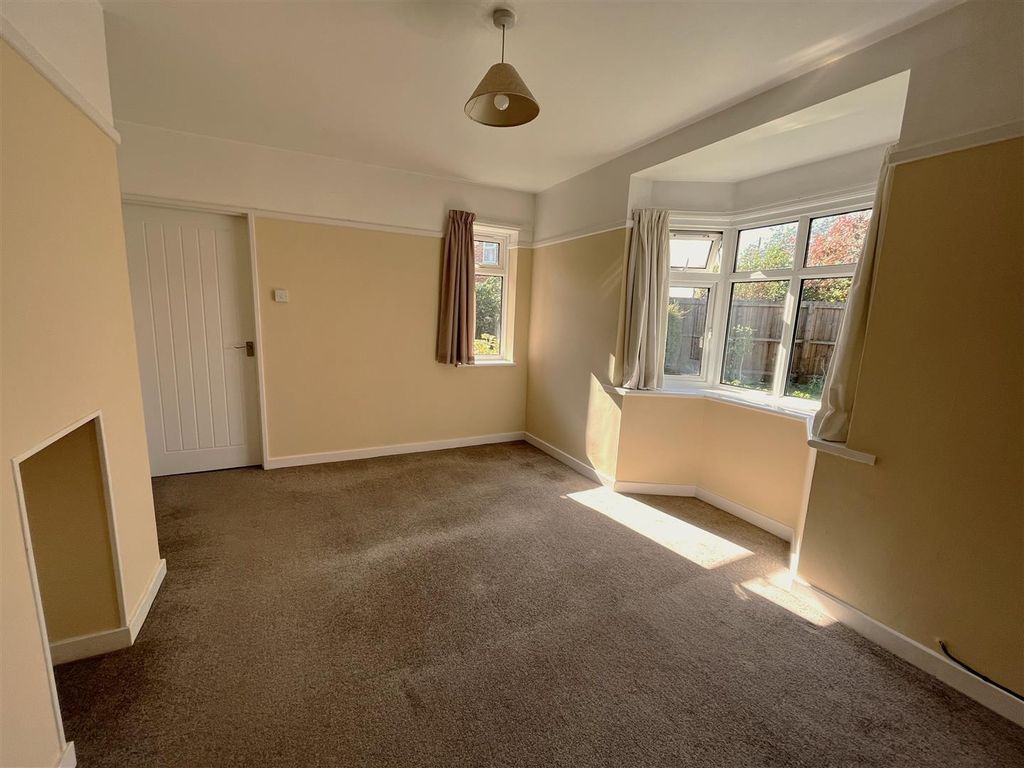 Property photo 3 of 18 Sitting Room