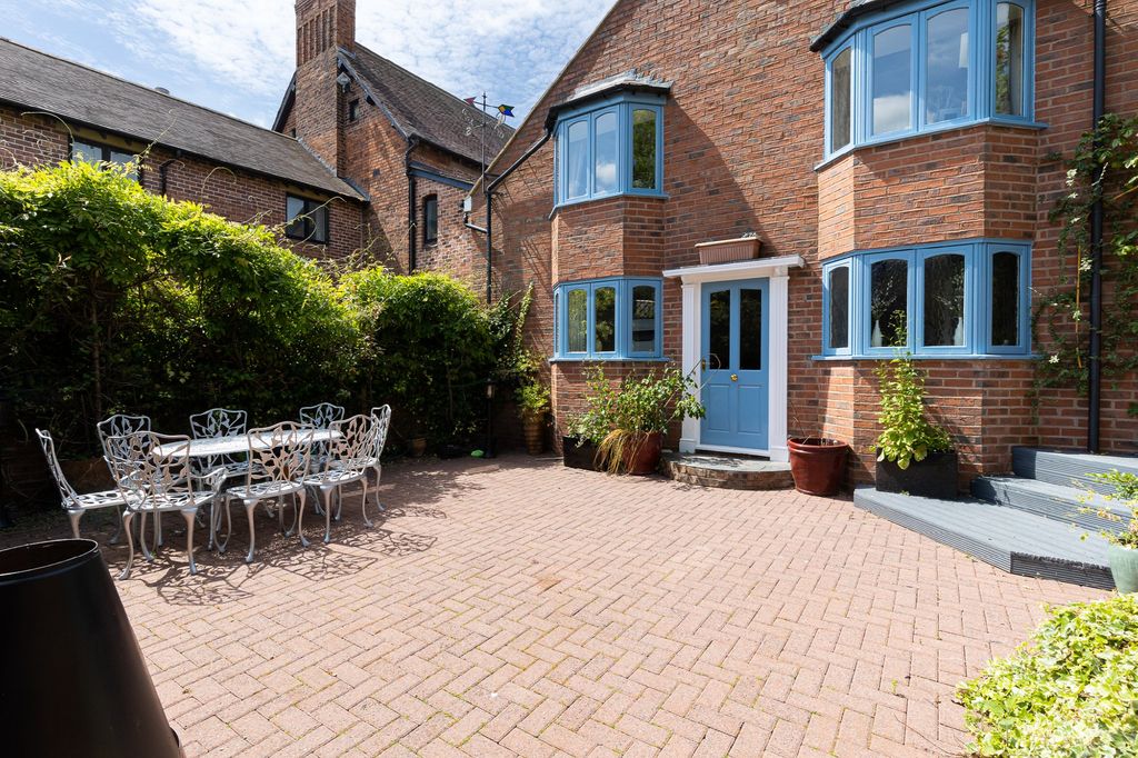 Property photo 3 of 47