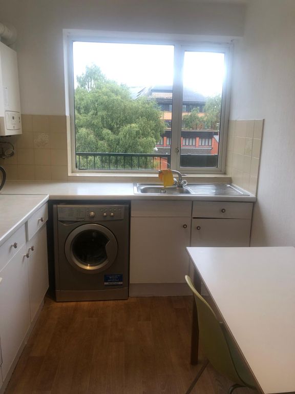 Property photo 1 of 9 2 Bed Flat In Redmires Court